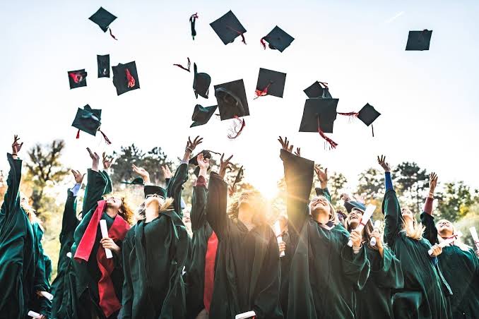 Best Graduation Wishes and Inspiring Messages